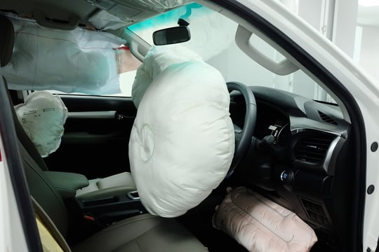 Deployed_airbag_in_the_car