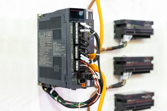 Servoreglersystem für die Maschinensteuerung